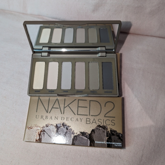 Urban Decay Naked 2 Basics Mini Palette-NIB - Picture 10 of 11